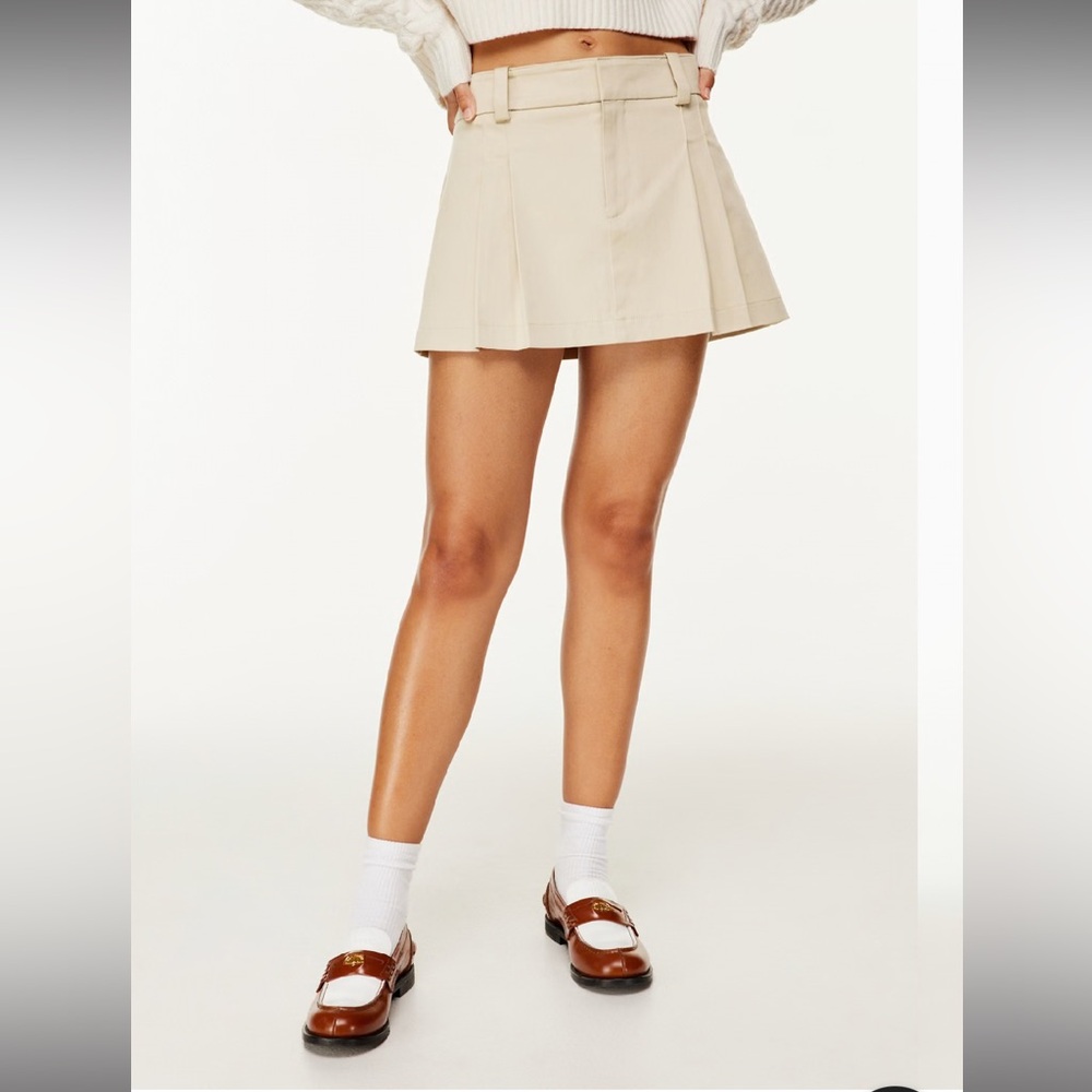 Aritzia Pleated khaki skirt NWT